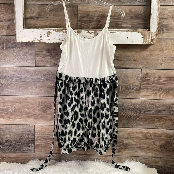 Animal Print Romper Jumpsuit Size XL Black, White and Gray - Picture 1 of 8